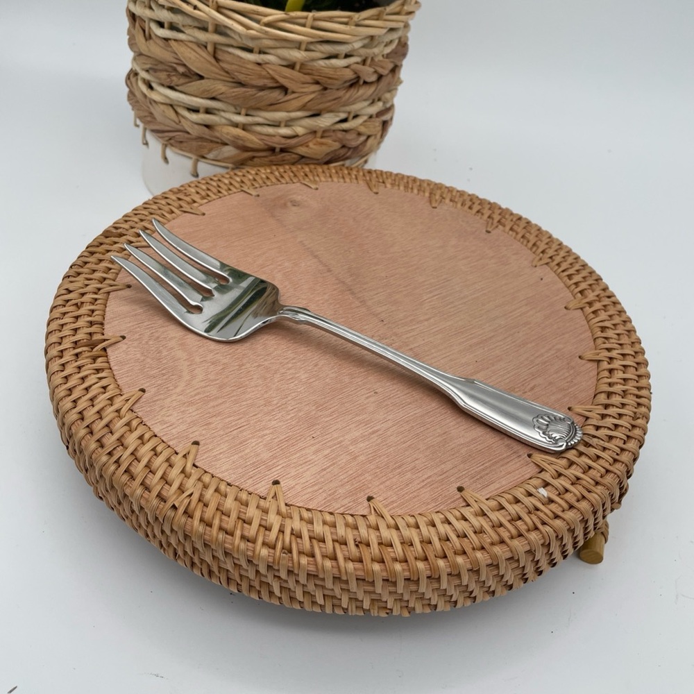 Oneida Shell Pattern Serving Fork—pre owned